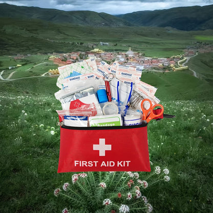 Erste-Hilfe-Set, Rettungsdecke und Notfallpfeife